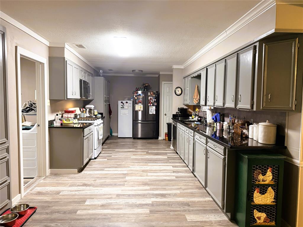 310 Murray Lane Haughton, LA 71037 - Photo 5 of 17 a kitchen with granite countertop lots of counter top space