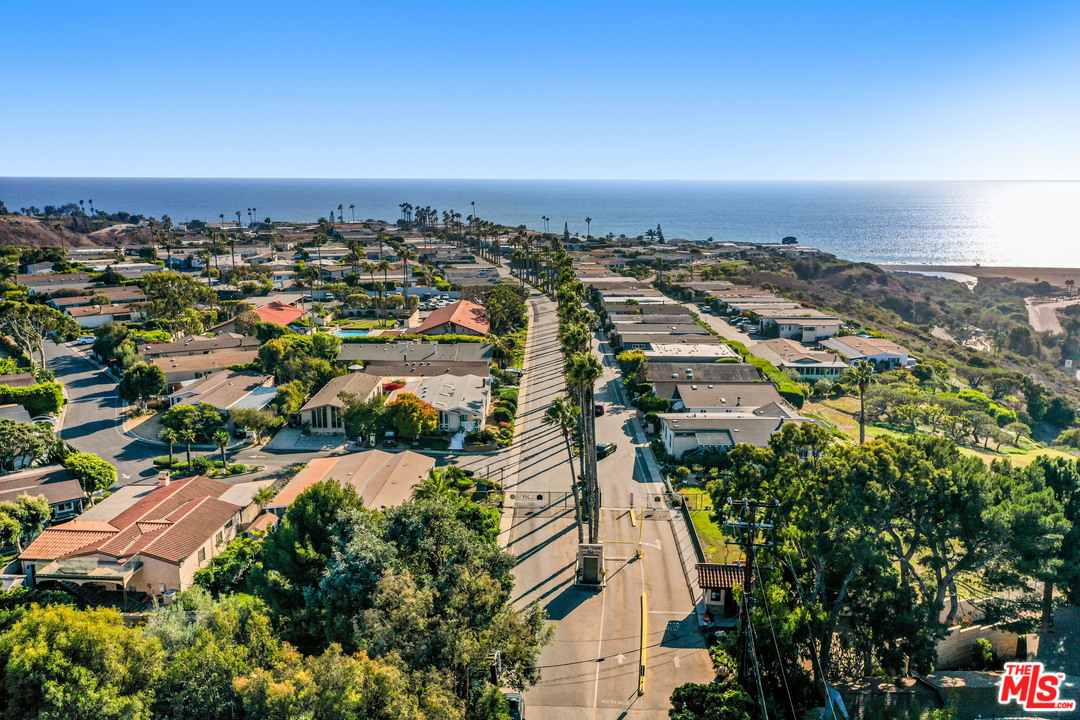 29500 Heathercliff Road, Unit 206 Malibu, CA 90265 - Photo 3 of 8