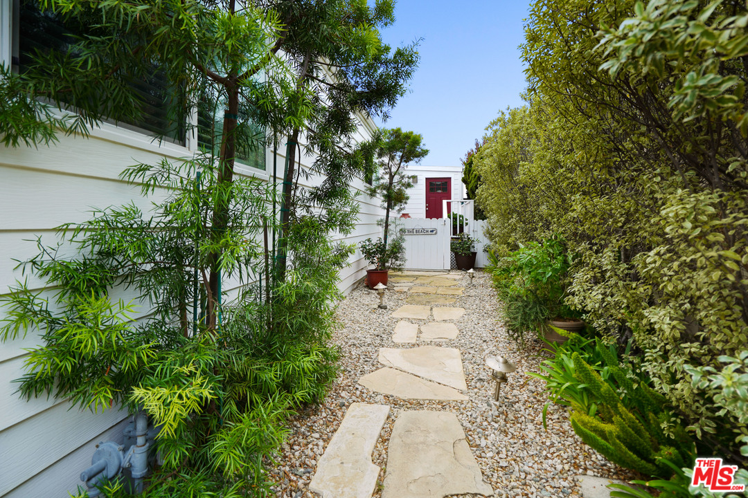 29500 Heathercliff Road, Unit 206 Malibu, CA 90265 - Photo 5 of 8