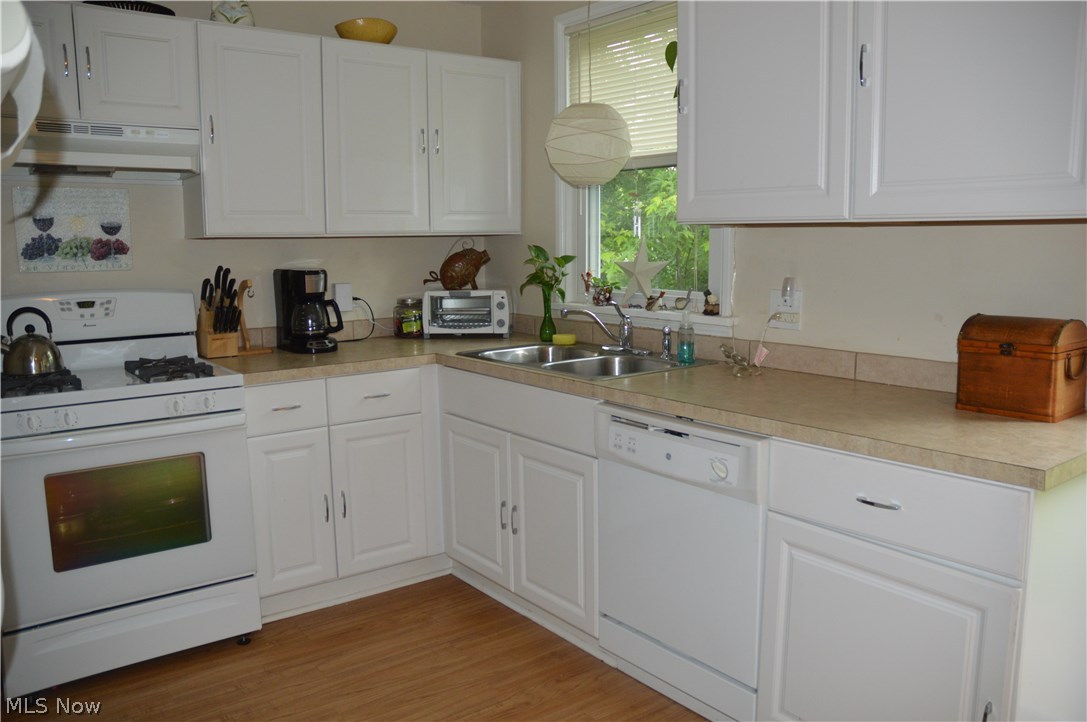 5153 Bridgewater Road Cleveland, OH 44124 - Photo 9 of 18