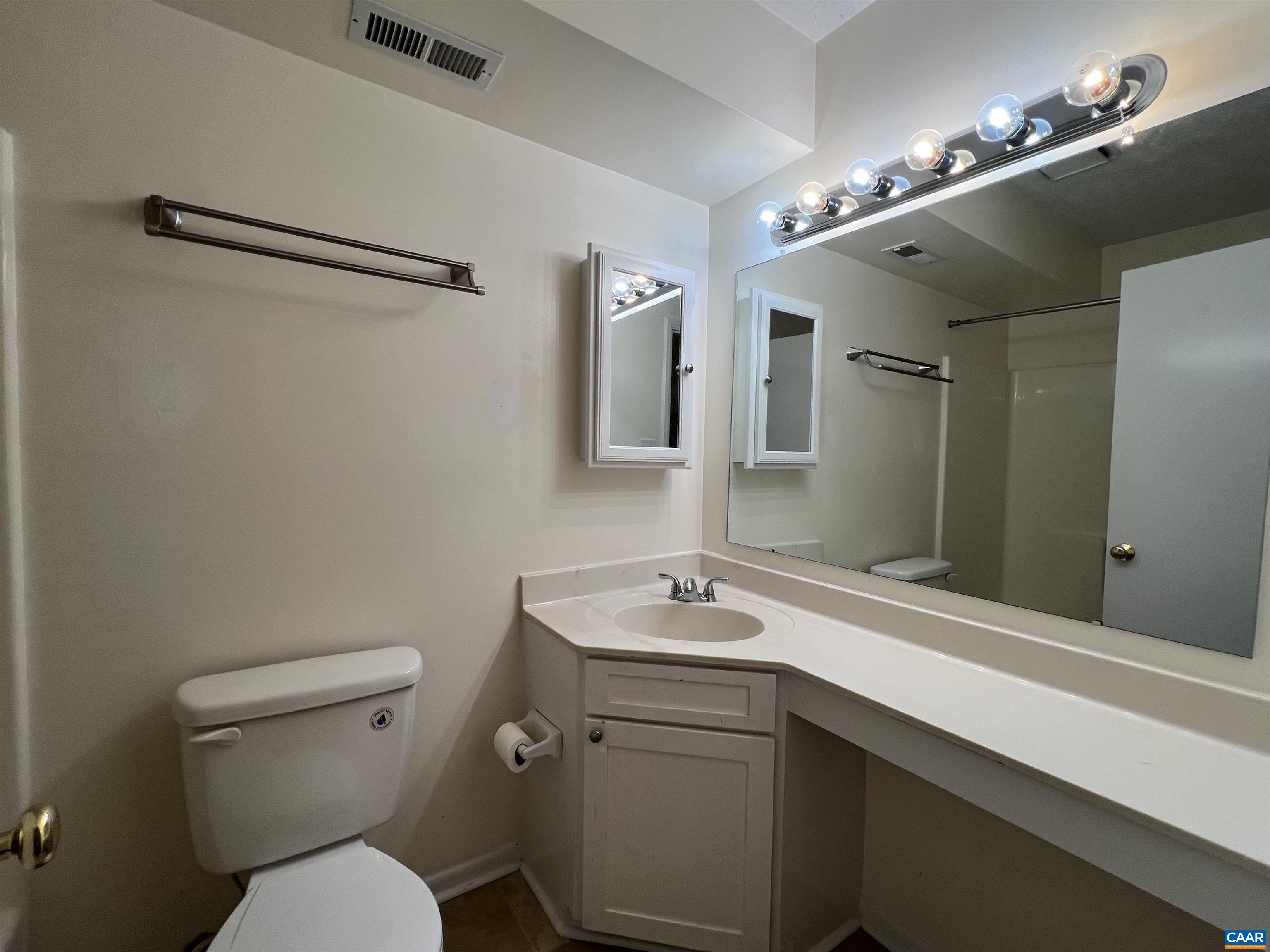 116 Turtle Creek Road, Unit 111 Charlottesville, VA 22901 - Photo 15 of 22