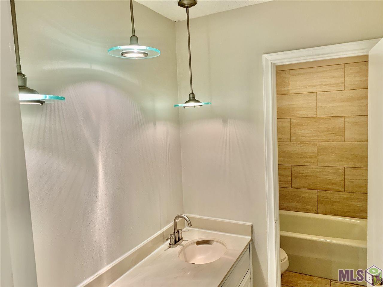 11017 Ericson Avenue Baton Rouge, LA 70816 - Photo 7 of 9
