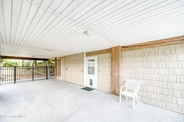 $1,999,998 | 98 Oleander Court, Surf City, NC 28445