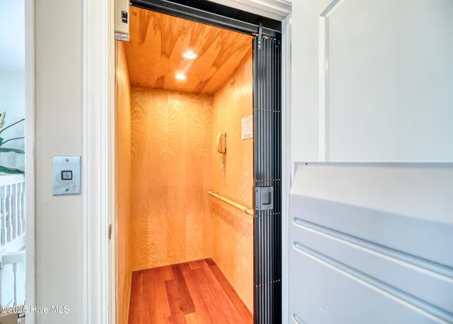 $2,150,000 | 98 Oleander Court, Surf City, NC 28445