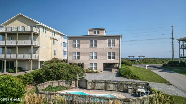 $1,999,998 | 98 Oleander Court, Surf City, NC 28445