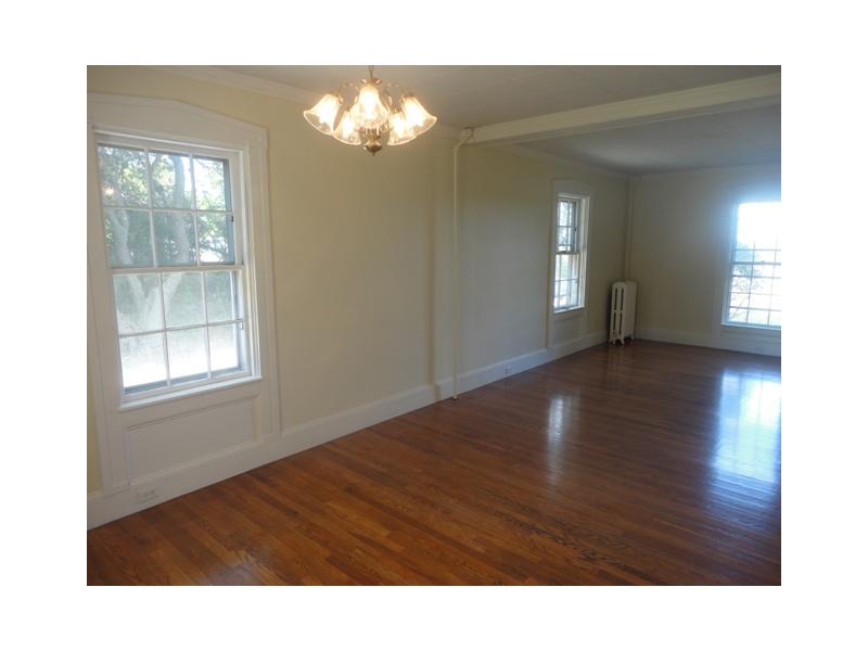 1474 Wapping Road Middletown, RI 02842 - Photo 5 of 25 Living Room.