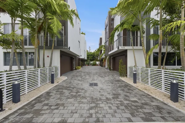 $6,950 | 714 Northeast 14th Avenue, Unit 102, Fort Lauderdale, FL 33304