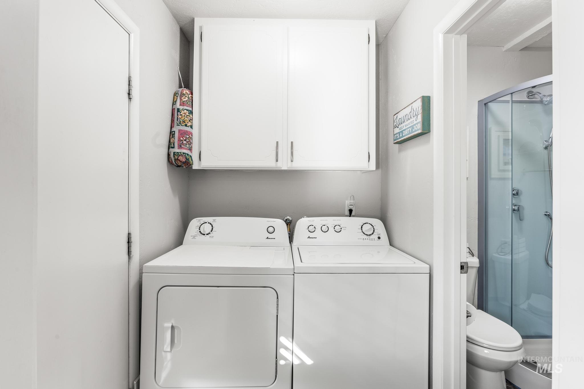 2208 Keithley Creek Road Midvale, ID 83645 - Photo 30 of 45 Washroom featuring washer and clothes dryer