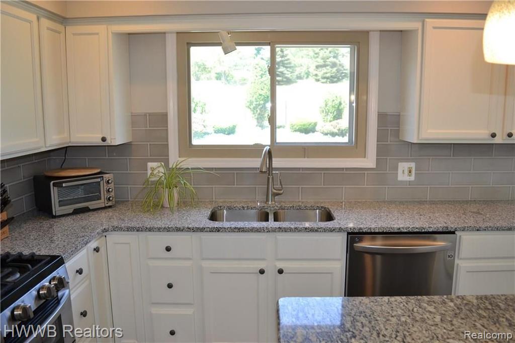 1950 Kilburn Road West Rochester Hills, MI 48306 - Photo 13 of 45