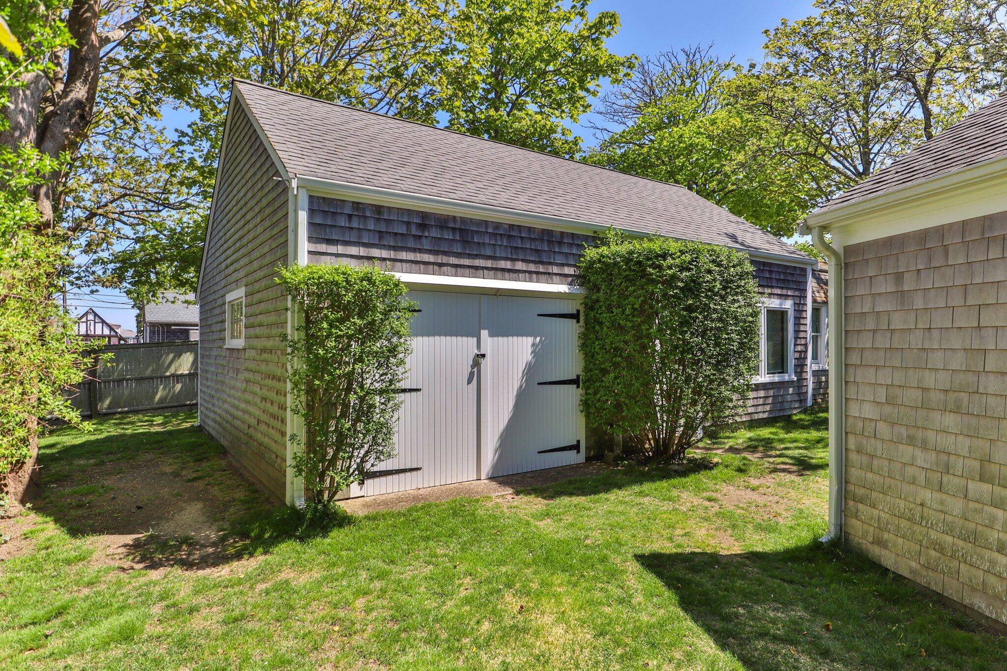 31 Mill Pond Road Chatham, MA 02633 - Photo 5 of 37 a view of a house with a yard