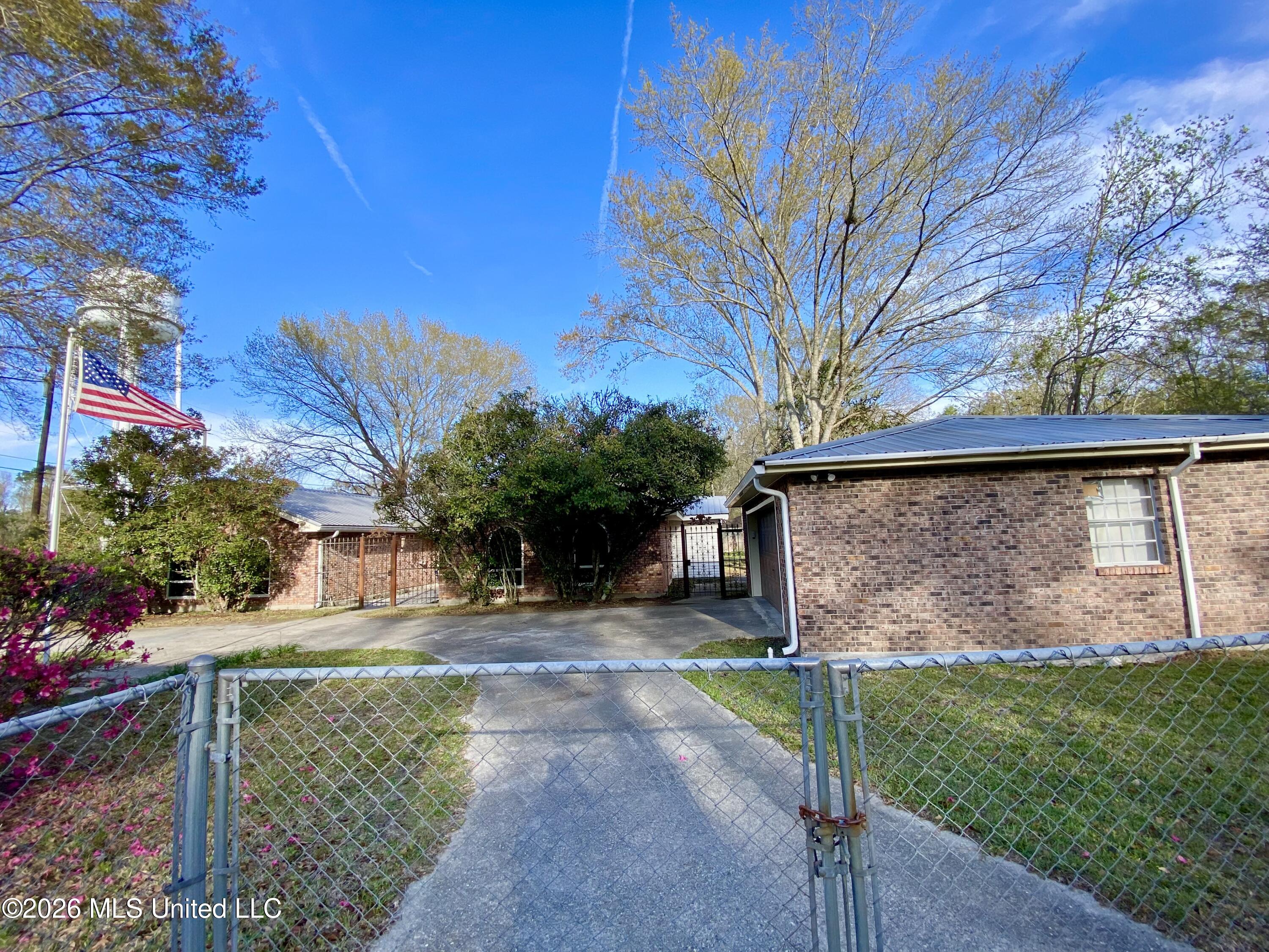 106 Elane Street Picayune, MS 39466 - Photo 4 of 27 4, IMG_8834