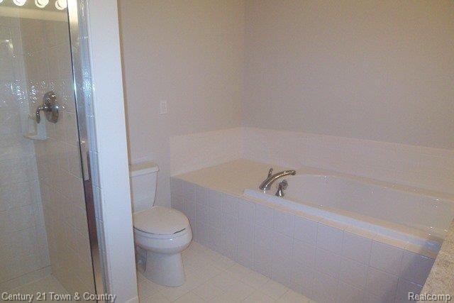 754 East Bluff Court Rochester, MI 48306 - Photo 9 of 20 MBA TUB & SEP SHOWER