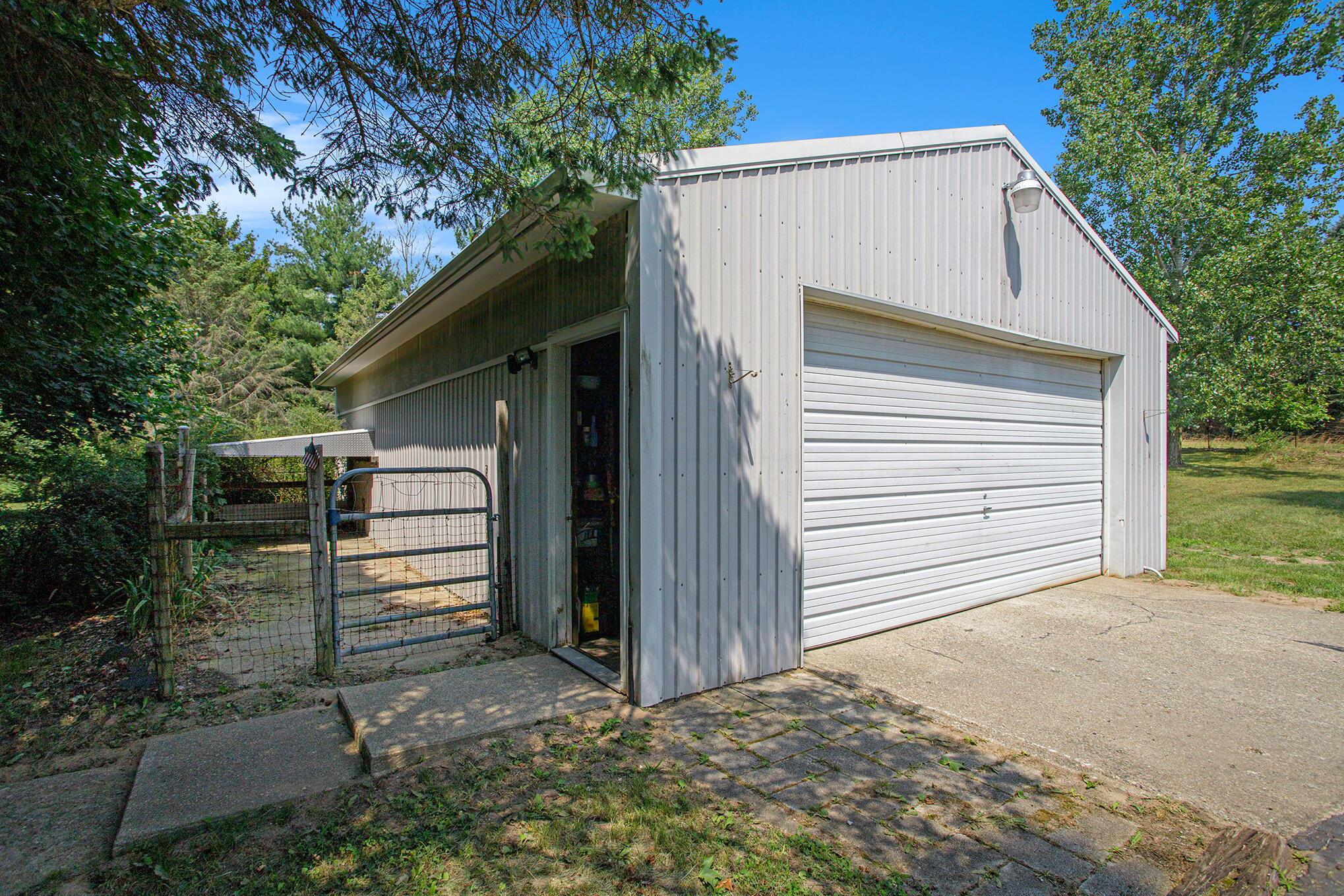 1886 Allen Road Niles, MI 49120 - Photo 30 of 39 Garage/Kennels