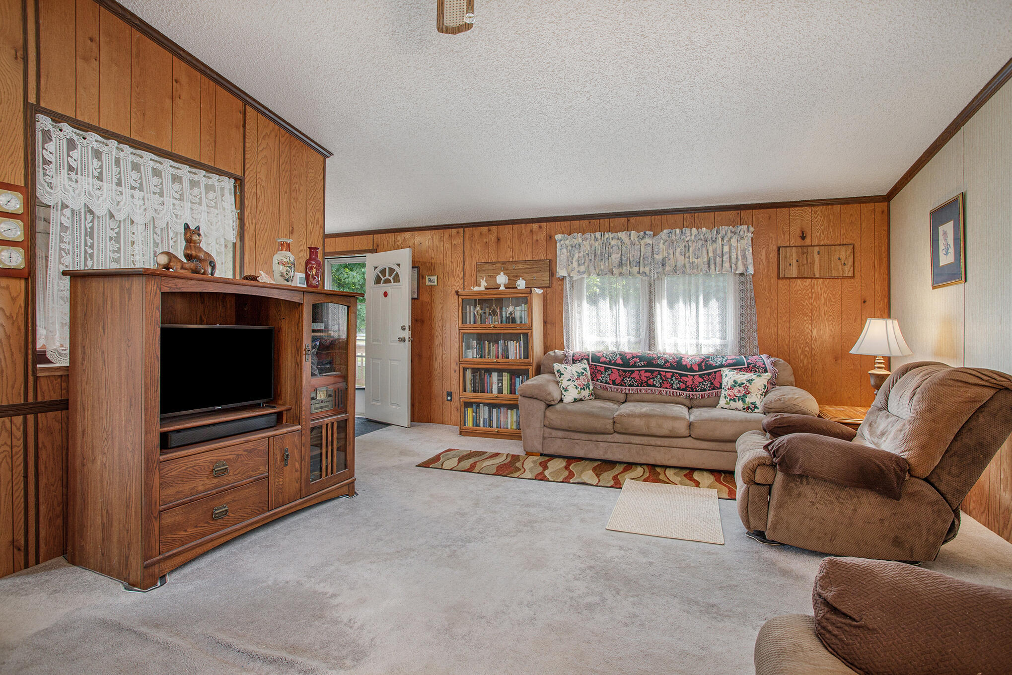 1886 Allen Road Niles, MI 49120 - Photo 7 of 39 Living Room