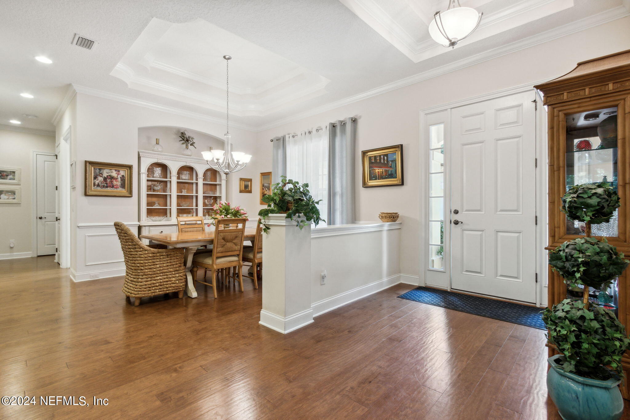 5 Sea Marsh Road Fernandina Beach, FL 32034 - Photo 8 of 71 a view of a livingroom with furniture wooden floor and entryway