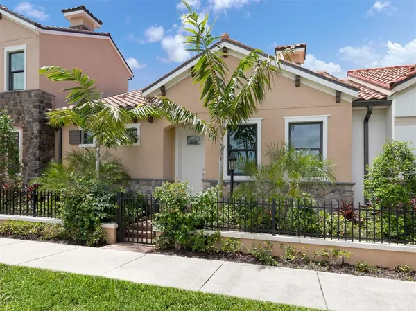 $566,397 | 930 East Venice Avenue, Venice, FL 34285