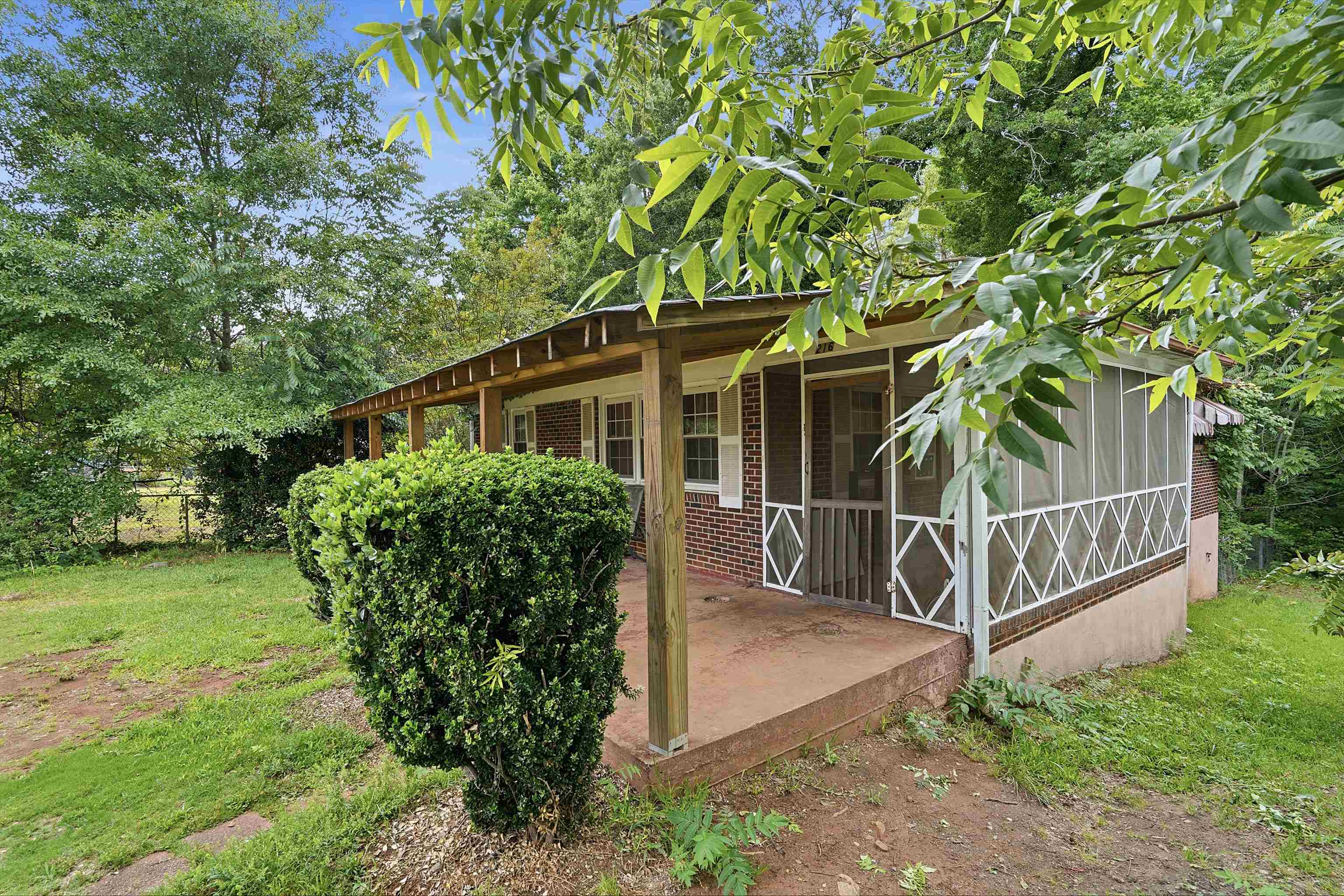 216 Glenn Road Greenville, SC 29607 - Photo 2 of 18 Gallery Image 2