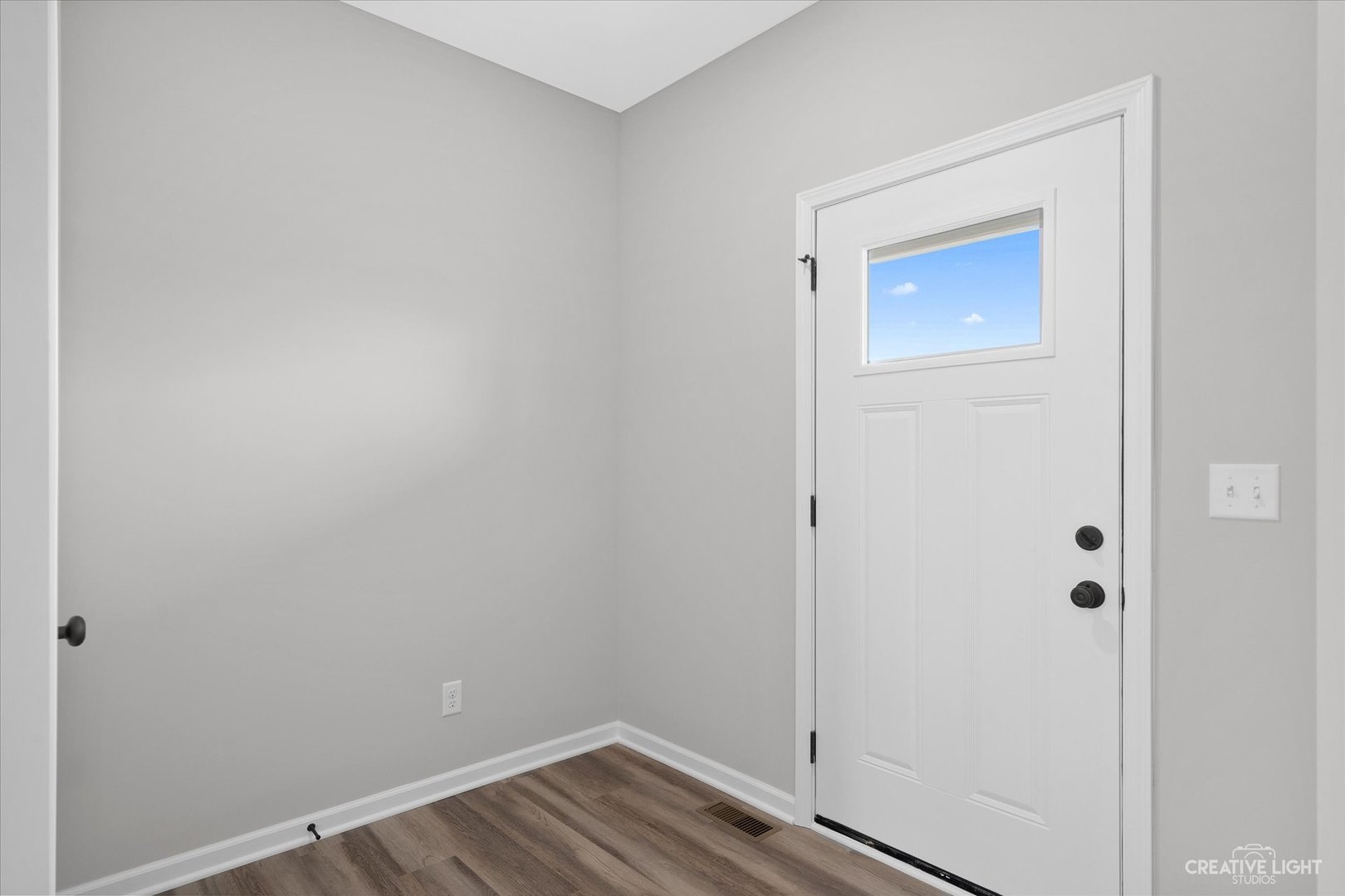 501 Hahn Drive Cortland, IL 60112 - Photo 4 of 27 a view of small space with wooden floor