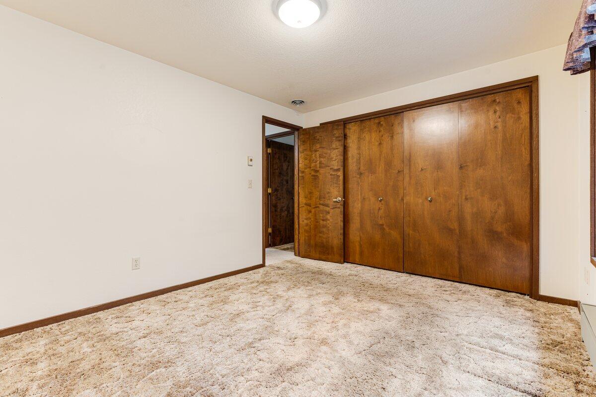 4059 Northwest Lower Village Road Bend, OR 97703 - Photo 14 of 25 Guest room closet