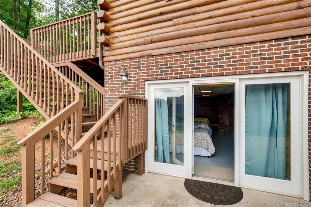 4323 Hubbard Road Charlotte, NC 28269 - Photo 28 of 35 a view of entryway