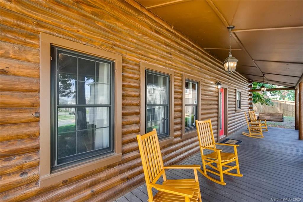 4323 Hubbard Road Charlotte, NC 28269 - Photo 32 of 35 a porch area with table and chairs