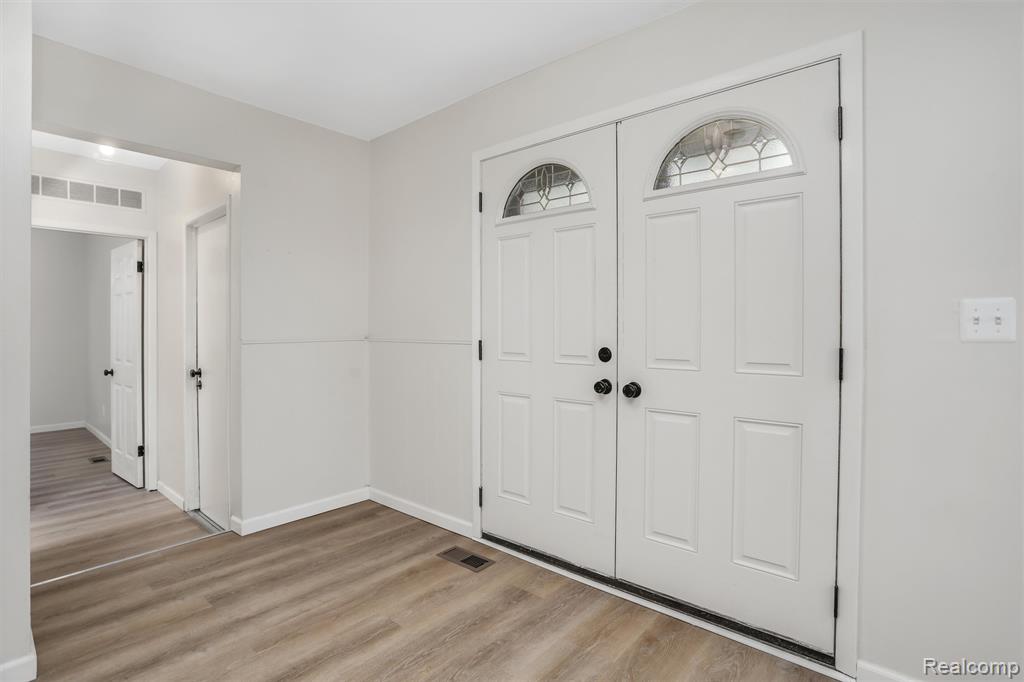 684 Abbey Court Rochester, MI 48307 - Photo 5 of 33