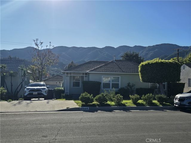 $985,000 | 2944 Mayfield Avenue, La Crescenta, CA 91214
