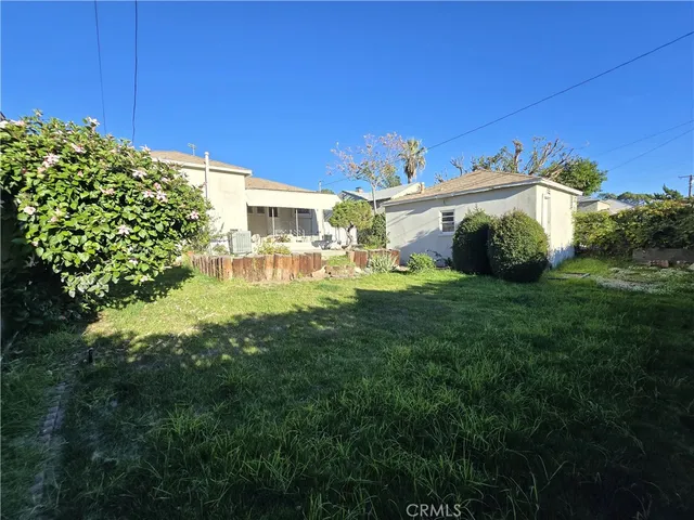 a view of a house with a big yard