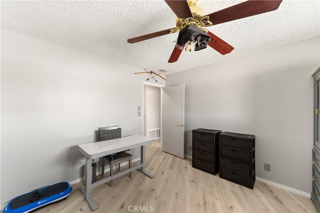 15103 Kinai Road Apple Valley, CA 92307 - Photo 23 of 38