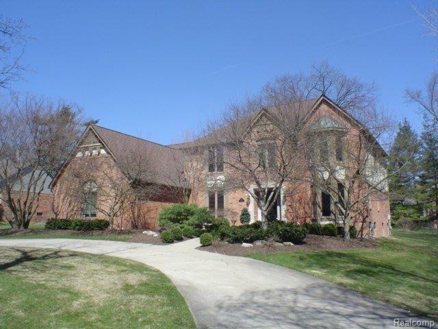 123 Manor Road Bloomfield Hills, MI 48304 - Photo 1 of 19 Country Living In The City!