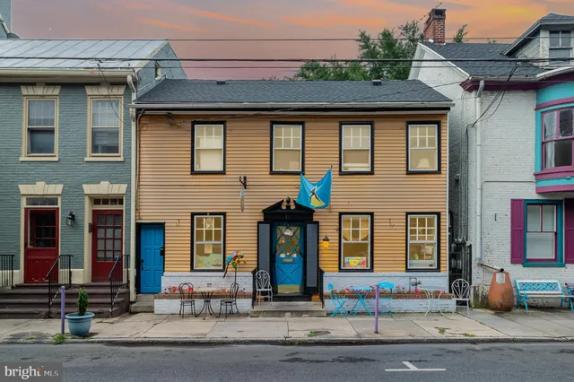 $274,900 | 10 West Pomfret Street, Carlisle, PA 17013