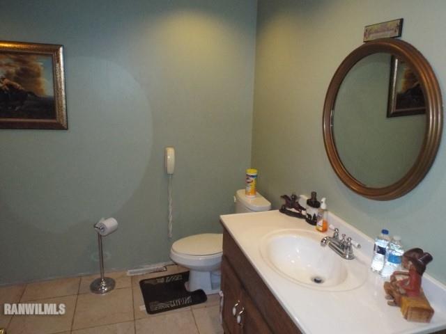 11321 South Derinda Road Elizabeth, IL 61028 - Photo 8 of 22 a bathroom with a sink a toilet and a mirror