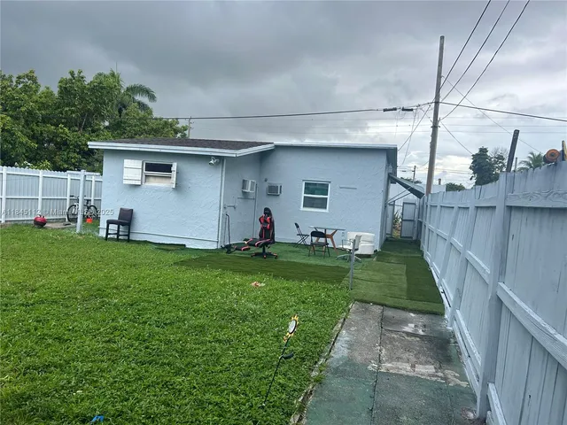 a front view of house with yard
