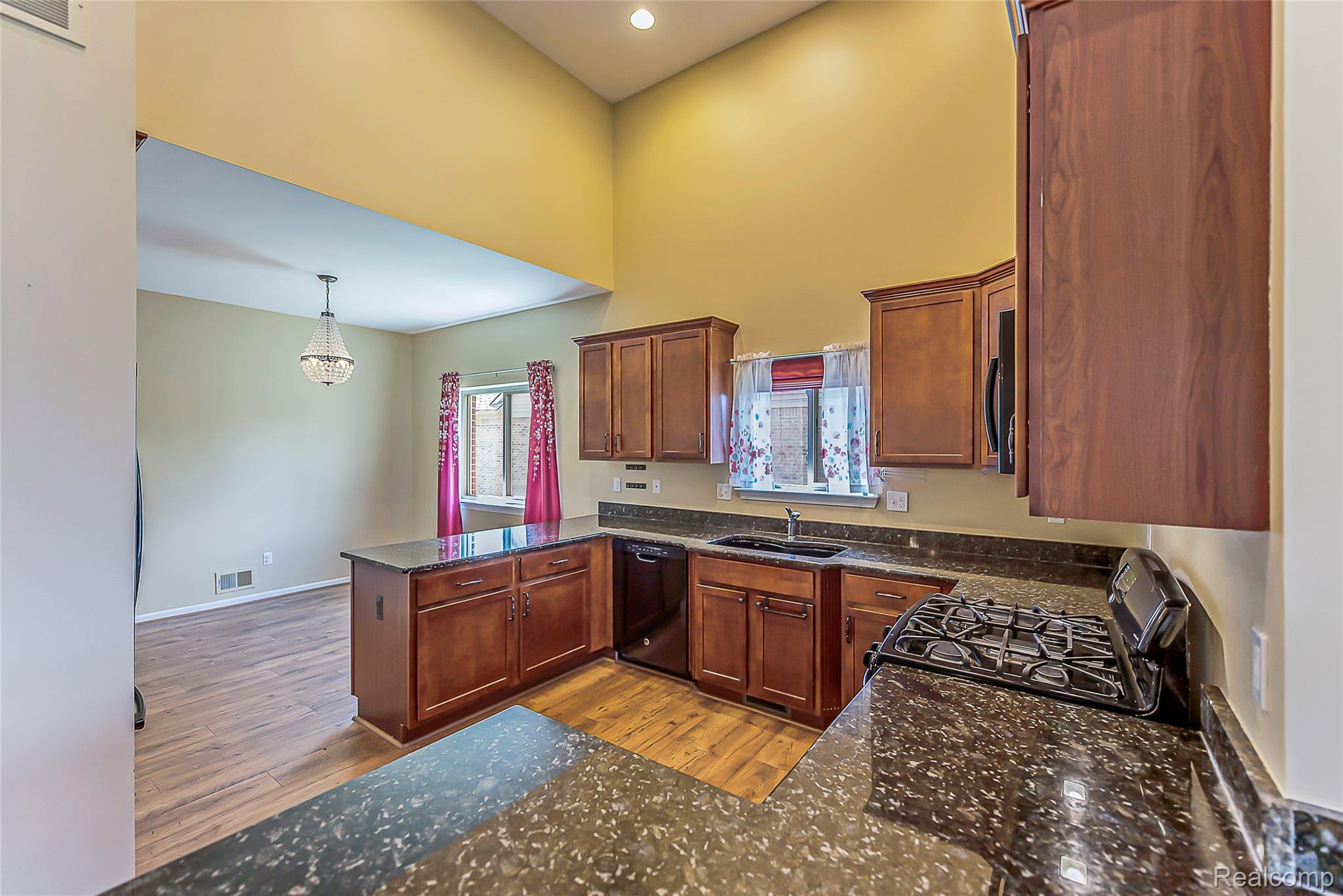 20605 Golf Ridge Circle Livonia, MI 48152 - Photo 13 of 42 Kitchen (pic #2)