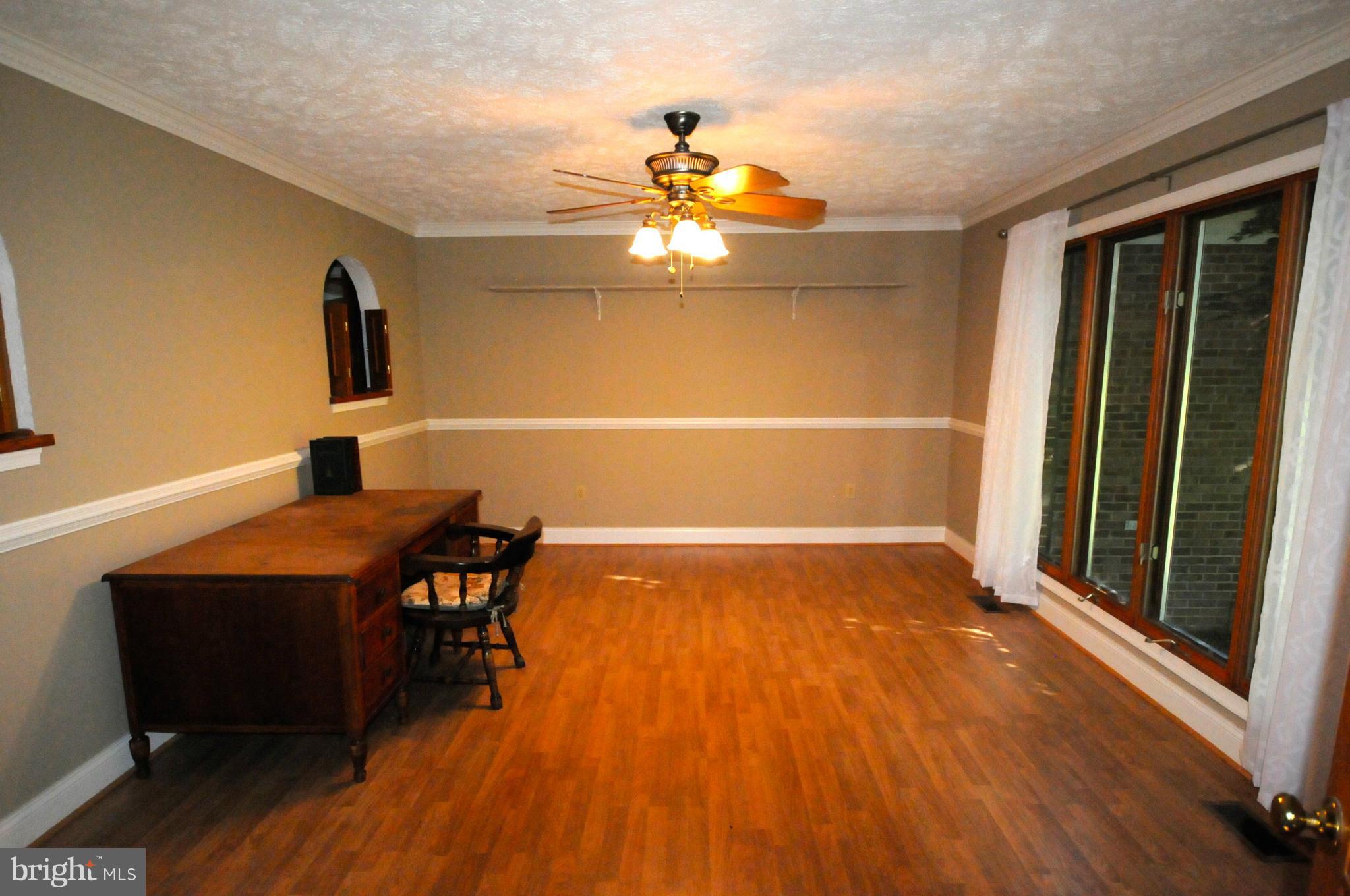 7235 Damascus Road Gaithersburg, MD 20882 - Photo 19 of 29 Living Room