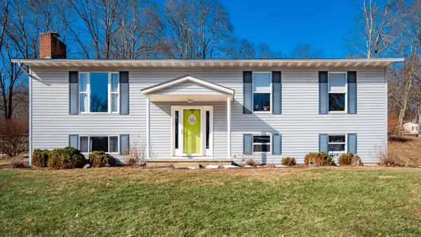 $349,000 | 125 Persimmon Drive Northeast, Newark, OH 43055