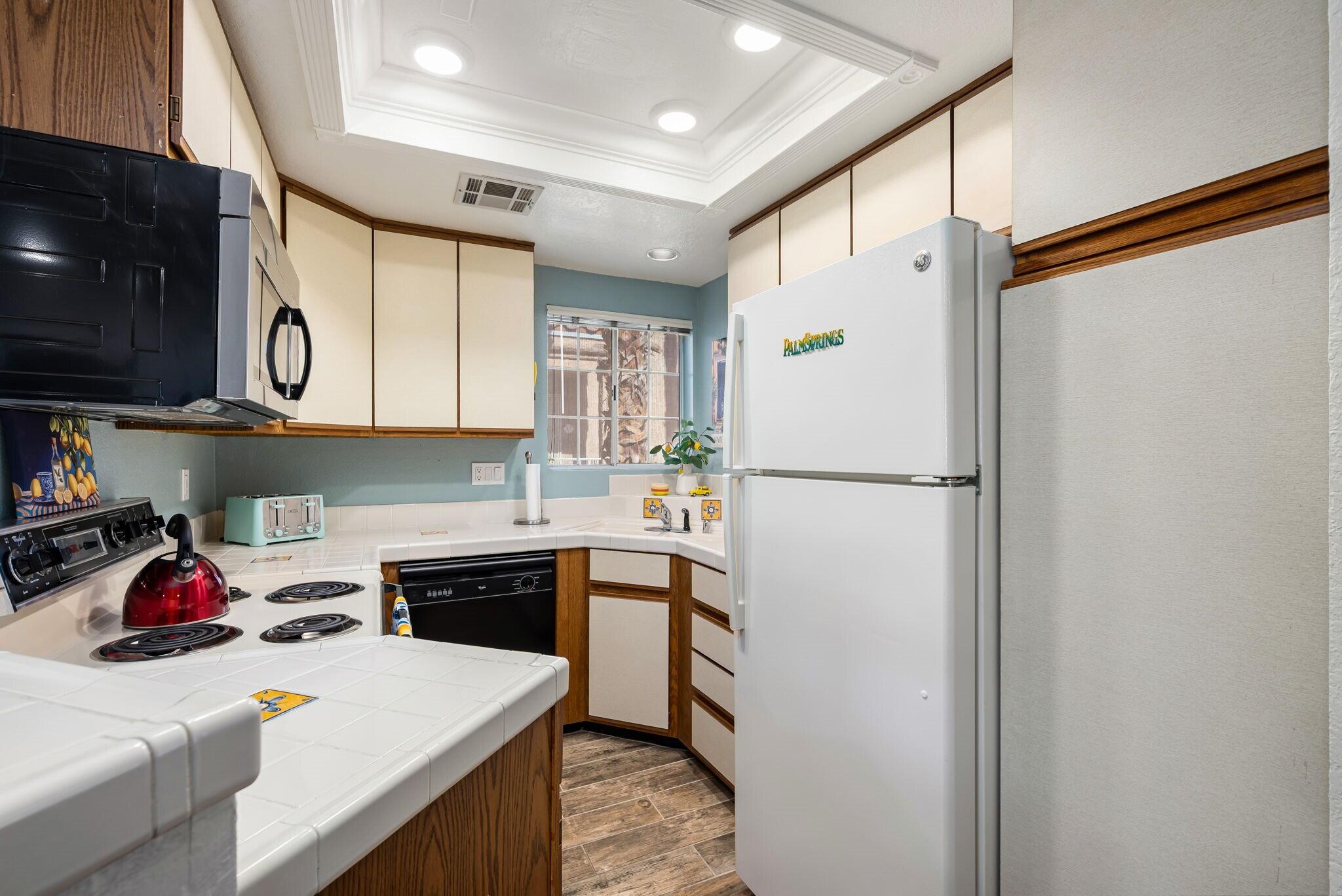 2700 Lawrence Crossley Road, Unit 22 Palm Springs, CA 92264 - Photo 13 of 41 Kitchen 2