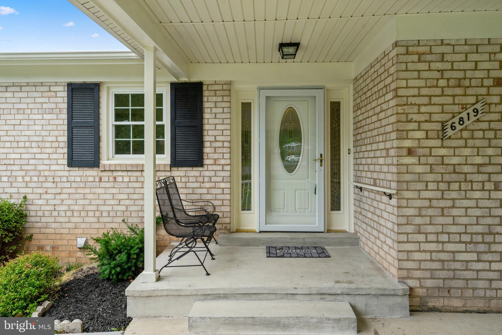 6819 Reynard Drive Springfield, VA 22152 - Photo 4 of 43 Gallery Image 4
