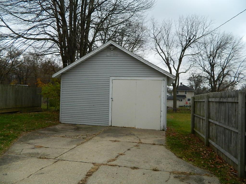 829 East Southern Avenue Springfield, OH 45505 - Photo 2 of 12