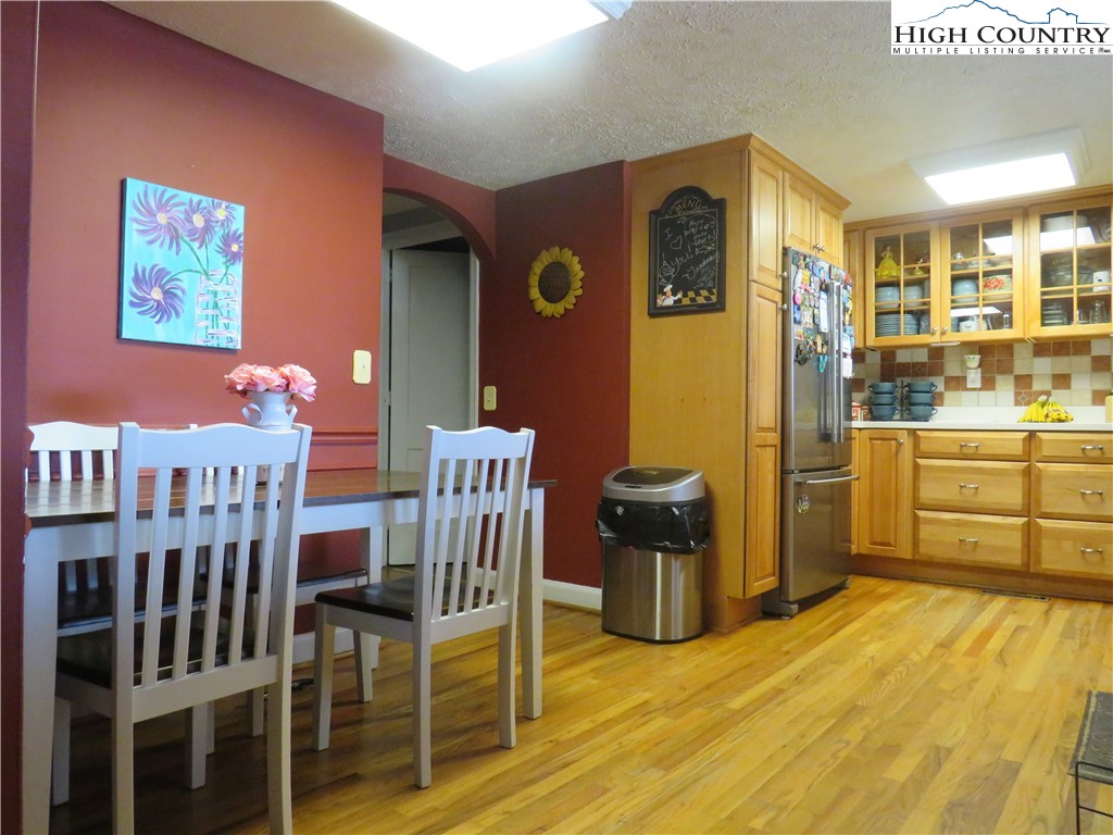 102 Edmonds Road Ennice, NC 28623 - Photo 4 of 39 Gallery Image 4