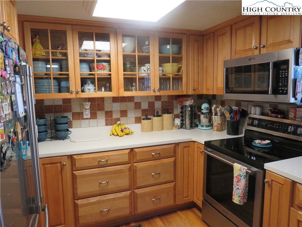 102 Edmonds Road Ennice, NC 28623 - Photo 5 of 39 Gallery Image 5