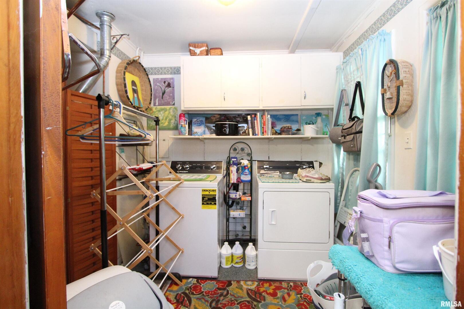 1330 Florence Avenue Clinton, IA 52732 - Photo 11 of 20 a storage room with washer and dryer