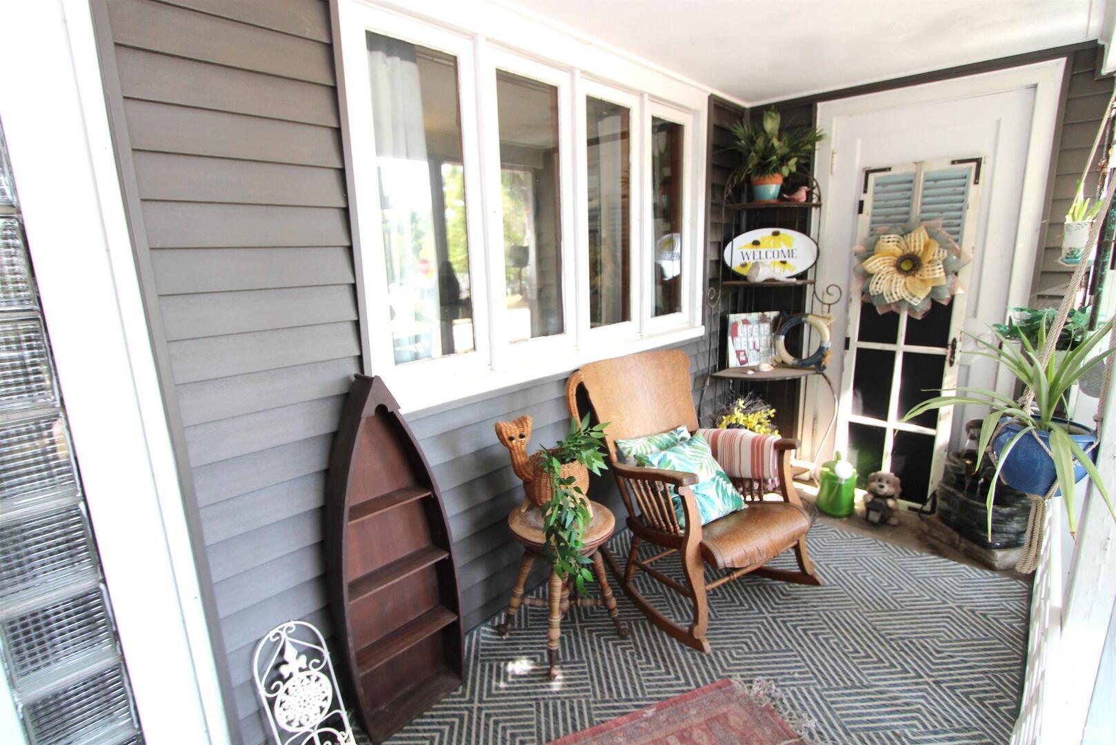 1330 Florence Avenue Clinton, IA 52732 - Photo 4 of 20 a outdoor living space with furniture and garden view