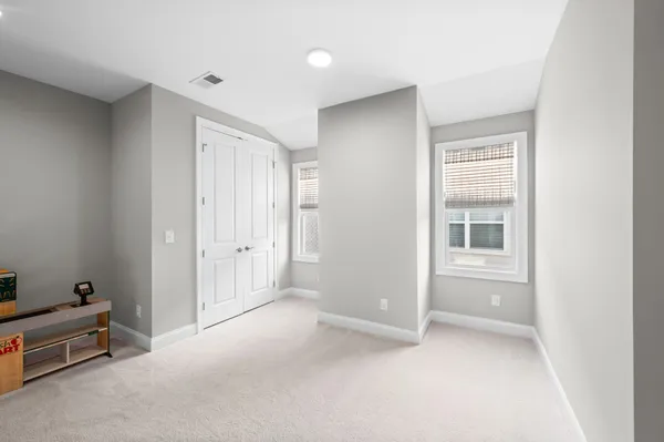 a view of livingroom with furniture