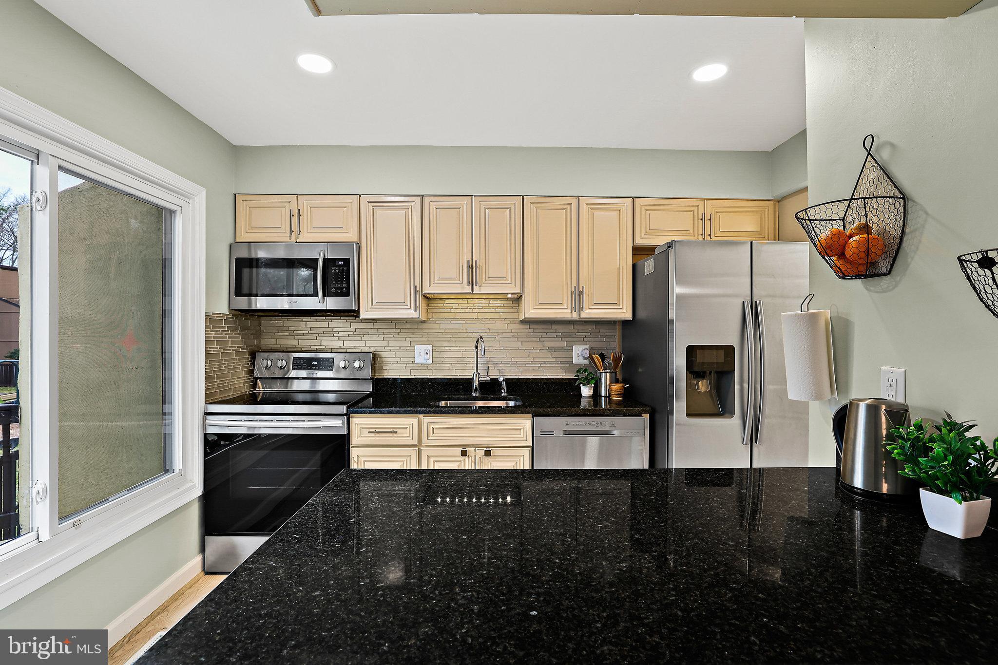 11096 Saffold Way Reston, VA 20190 - Photo 17 of 62 Large kitchen island!