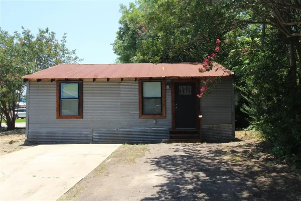 $1,050 | 213 North Waldrip Street, Grand Saline, TX 75140