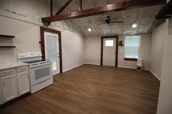 $1,050 | 213 North Waldrip Street, Grand Saline, TX 75140