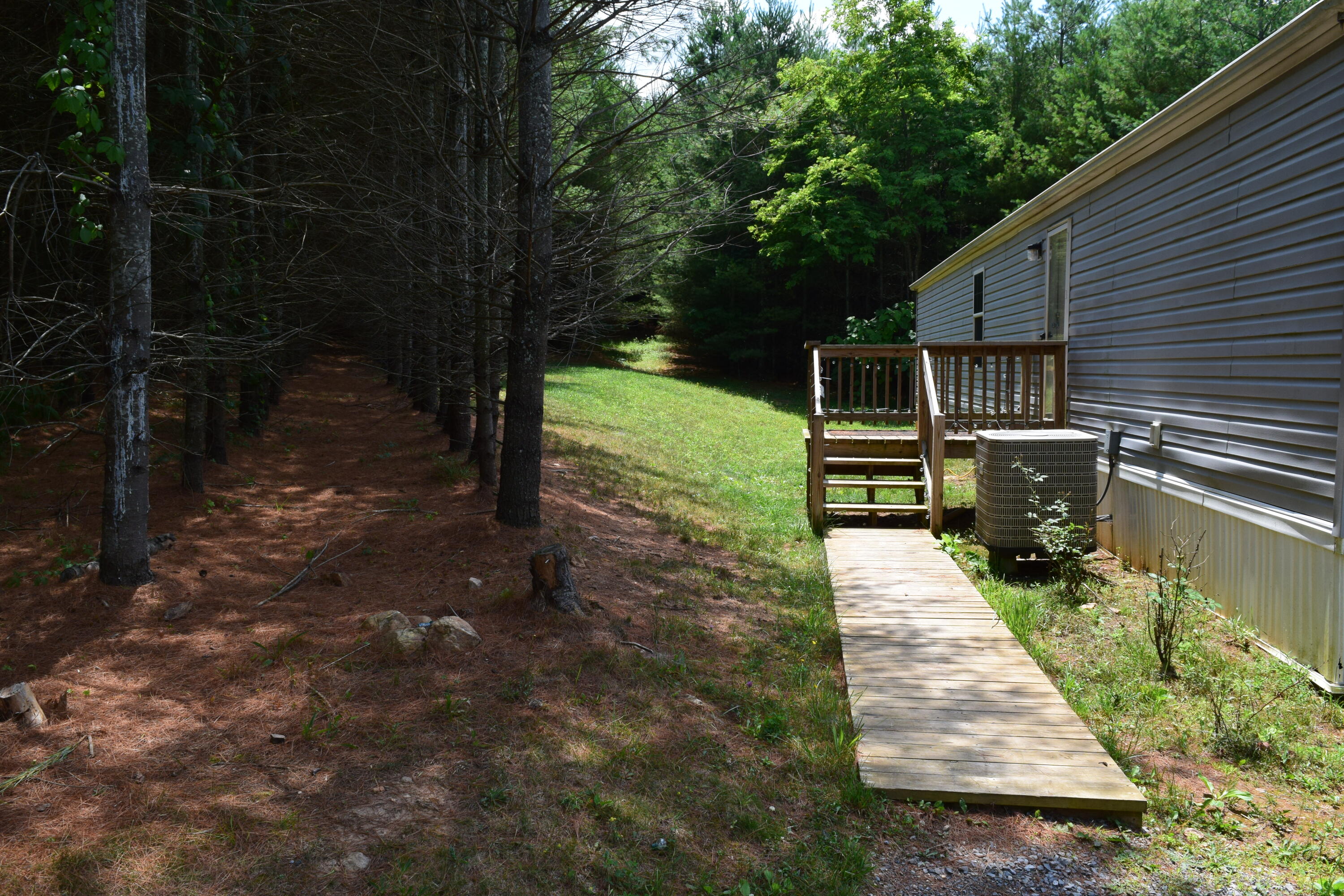 252 Reece Road Southwest Willis, VA 24380 - Photo 14 of 37 DSC_0100