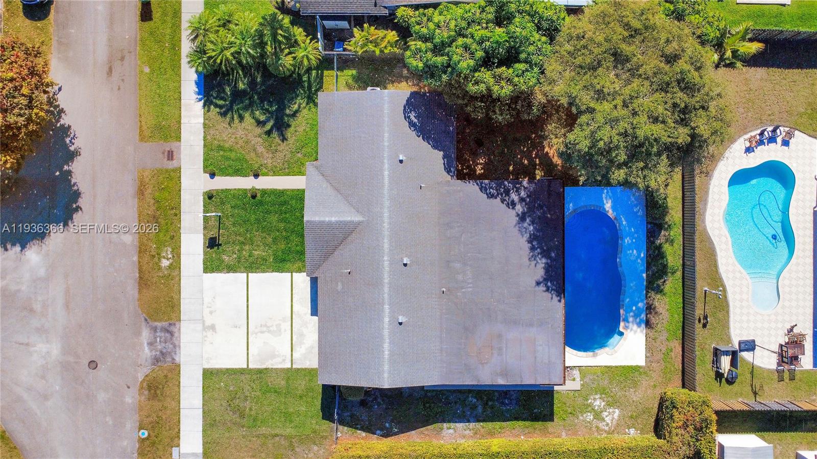 7904 Southwest 139th Court Miami, FL 33183 - Photo 24 of 33 a view of a house with a small yard and a tub