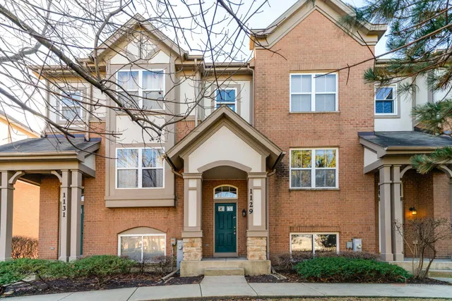 $349,900 | 1129 North Claremont Drive, Unit 1129, Palatine, IL 60074